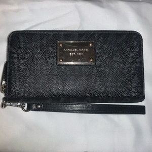 Michael Kors Wallet/wristlet